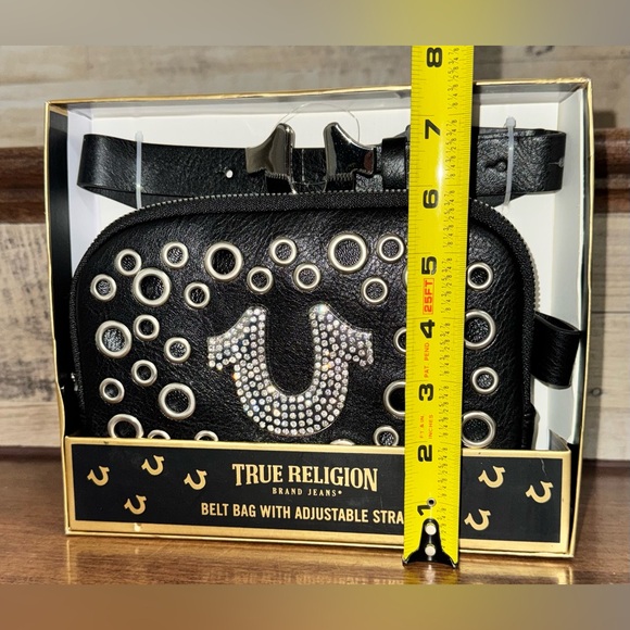 ✅ 🥰 True Religion New Belt Bag Crossbody With Adjustable Strap Black Silver Logo - Picture 7 of 9